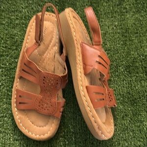 Easy spirit, Womens comfy sandal with adjustable strap,elastic side for comfort